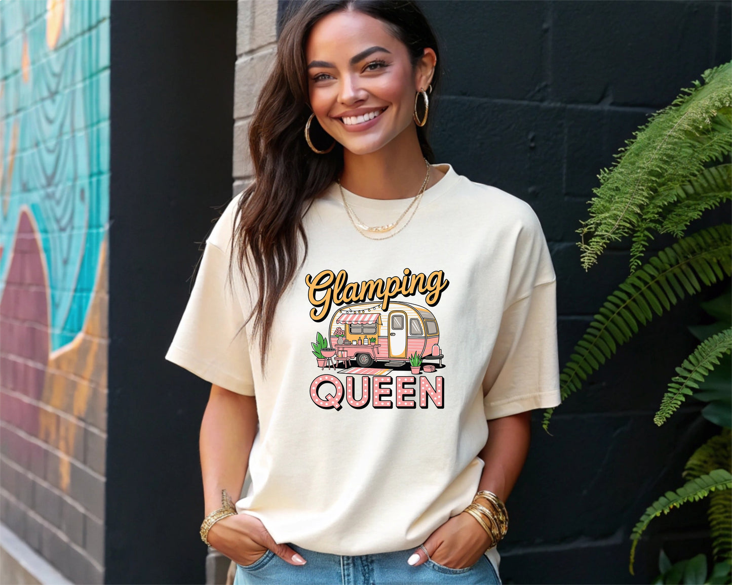 Glamping Queen T-Shirt Vintage Camper Tee, Cute Outdoor Adventure Shirt, Luxury Camping Apparel Gift for Women