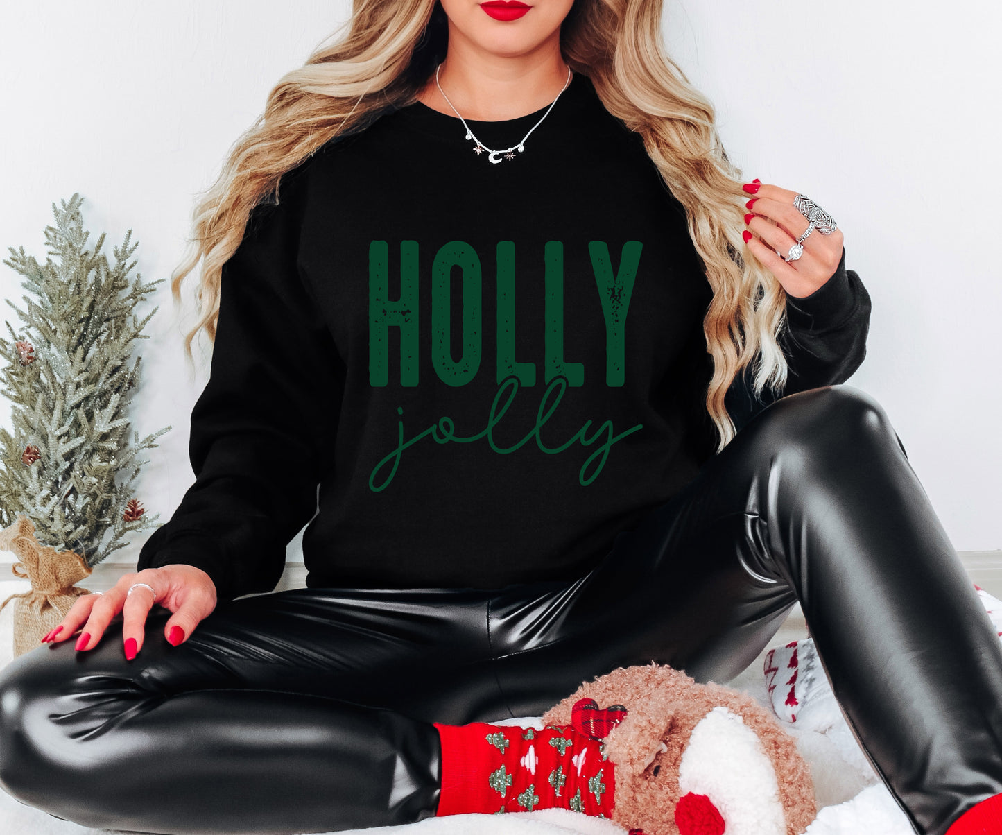 Holly Jolly Shirt – Minimal Christmas Tee – Festive Typography Design – Holiday Gift Idea