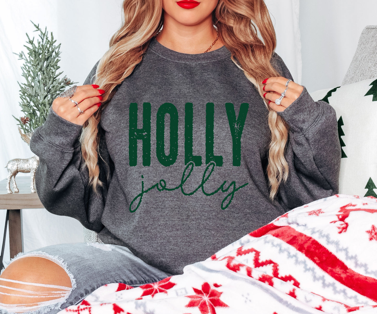 Holly Jolly Shirt – Minimal Christmas Tee – Festive Typography Design – Holiday Gift Idea